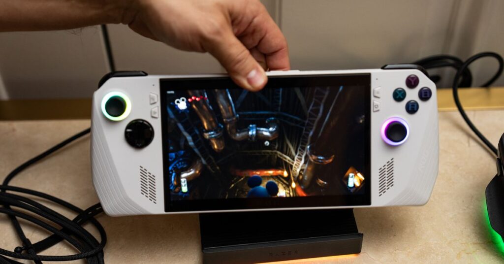 Razers RGB Dock Turns Gaming Handhelds and Phones Into Functional TV Consoles