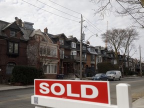 Homeowners Struggle Under High Interest Rates and Ballooning Mortgage Costs