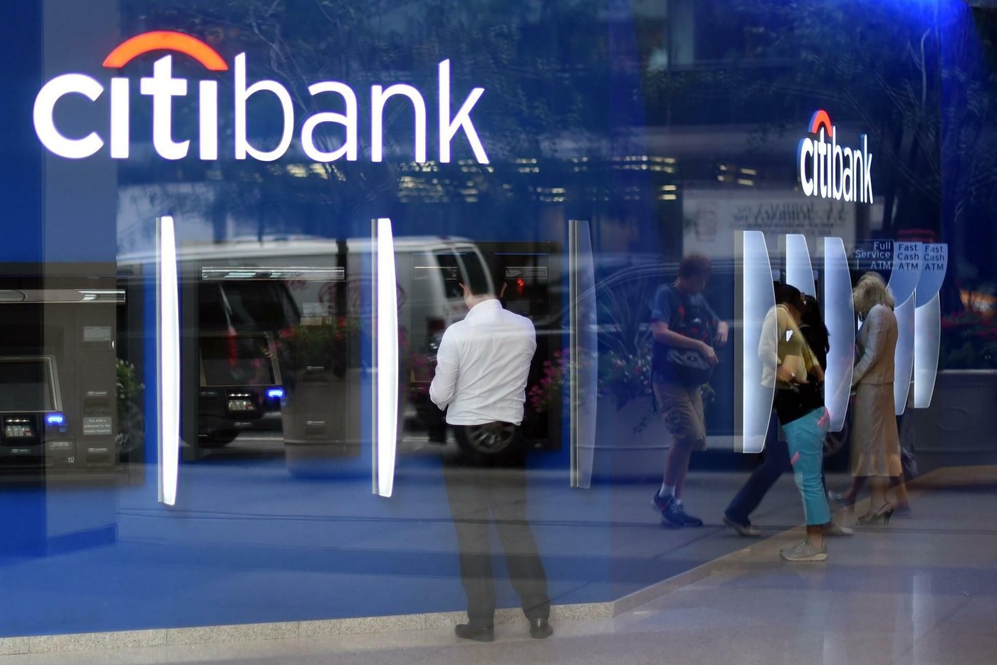 Citigroup allegedly transferred $81 trillion to a customer by mistake instead of $280; reversal took hours, with no Citi funds at risk. beste devisenbank citibank