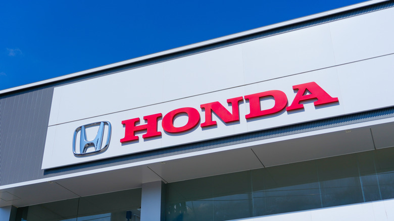 13 Honda Recalls That Hit Millions: From Takata Airbags to Transmission Problems intro 1751348551